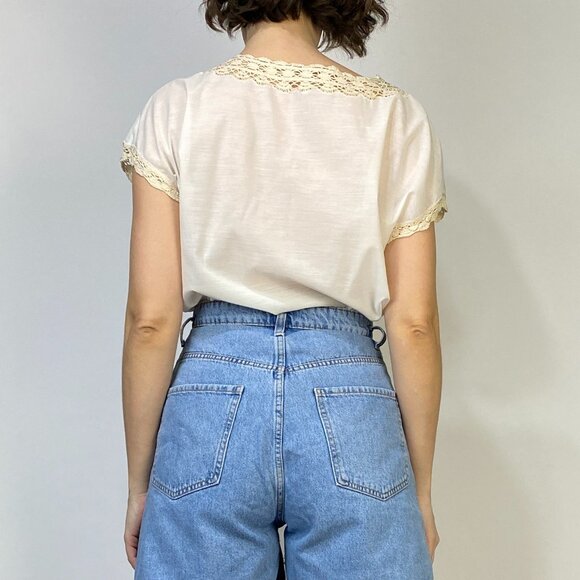 Vintage 1970s White and Beige CROCHET & EMBROIDERED Boho Blouse! Small to Medium - Picture 2 of 8